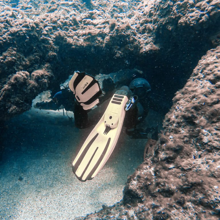 Las Eras dive site famous for its lava formations. One of the favourite dive sites of Diving Atlantis