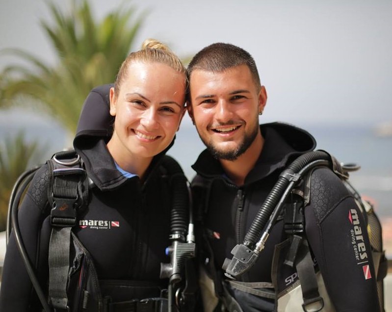 divers in los cristianos ready to go to the water