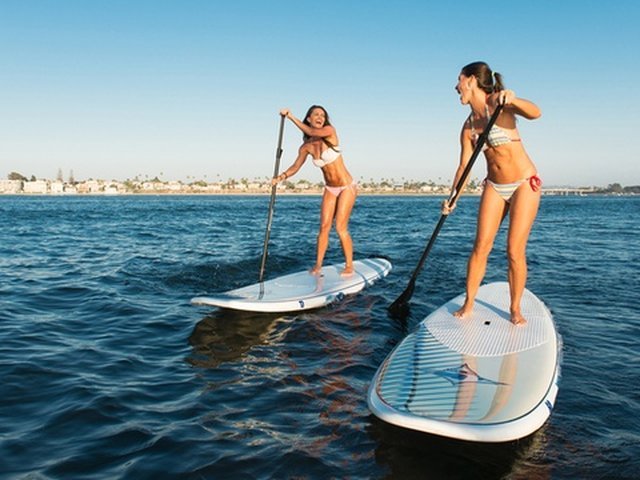 StandUp Paddle two girls happy to try it in Los Cristianos