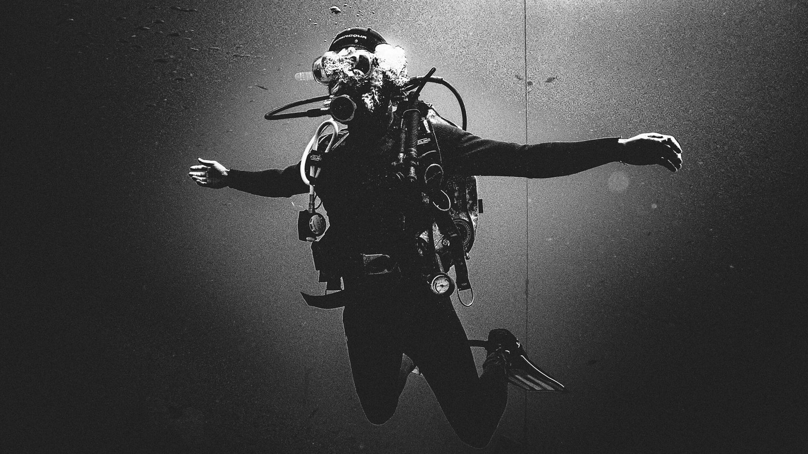 relaxing dive in tenerife deep water